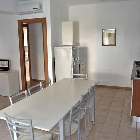 Large With Three Bedroom In Apartment *